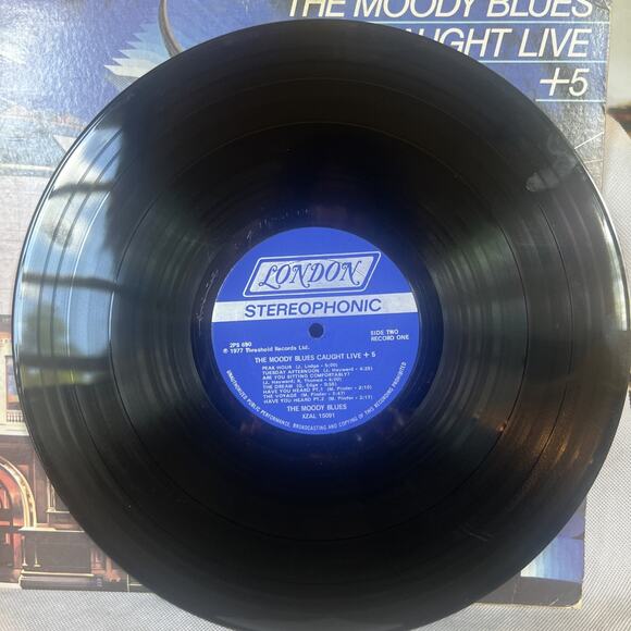 THE MOODY BLUES Caught Live+5 2LP London 1977 STERLING VG++ ULTRASONIC CLEAN! - Picture 9 of 12
